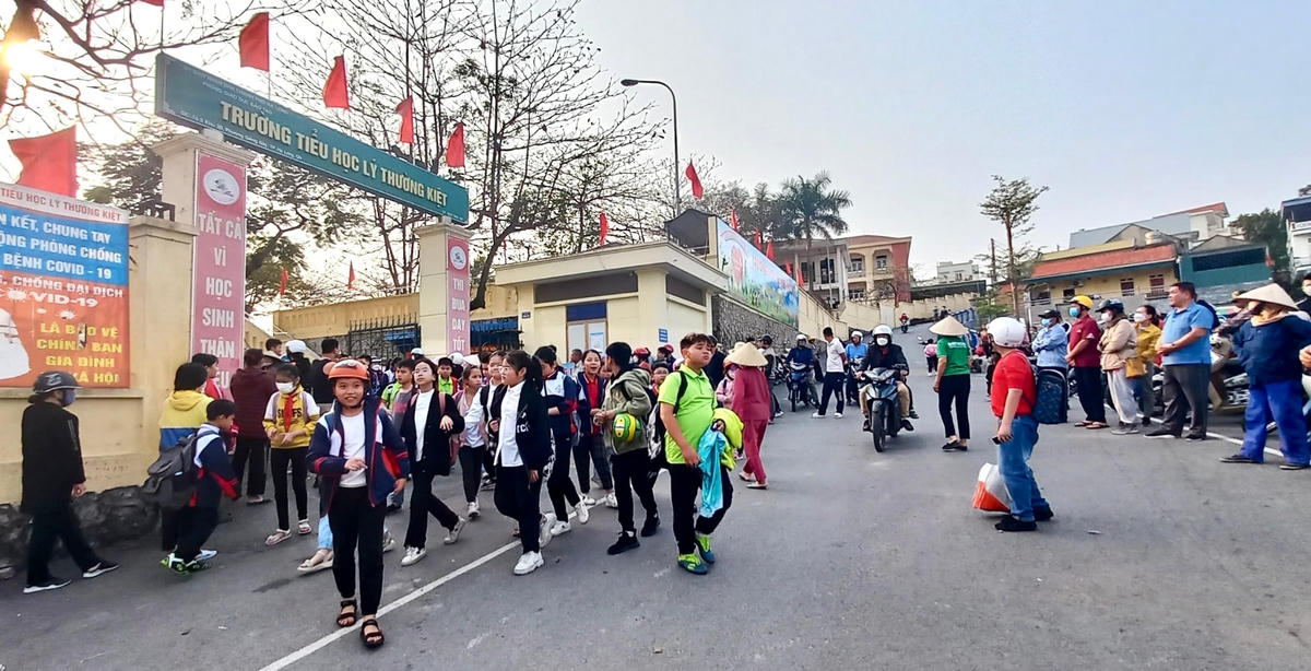 Tuy phần diện tích Trường Tiểu học Lý Thường Kiệt được dự báo nằm trong vùng ít bị ảnh hưởng nhưng nếu hiện tượng sạt lở tại khu vực diễn biến theo hướng xấu, thì các công trình trường học nằm trong phần diện tích này cũng sẽ tiềm ẩn nguy cơ sạt lở cao.