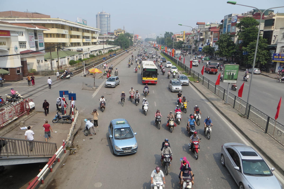 Phát triển hệ thống giao thông một cách hài hòa, trật tự, an toàn giao thông được đảm bảo. Ảnh: Đức Quang.  