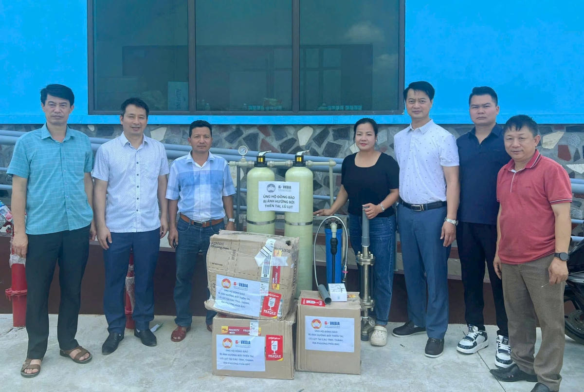 Trao tặng máy lọc nước cho UBND tỉnh Yên Bái