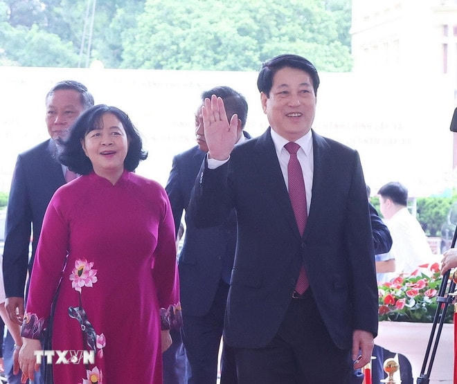 Chủ tịch nước Lương Cường với các đại biểu dự Hội nghị. (Ảnh: Văn Điệp/TTXVN) ttxvn-chu-tich-nuoc-luong-cuong-sap-nhap.jpg