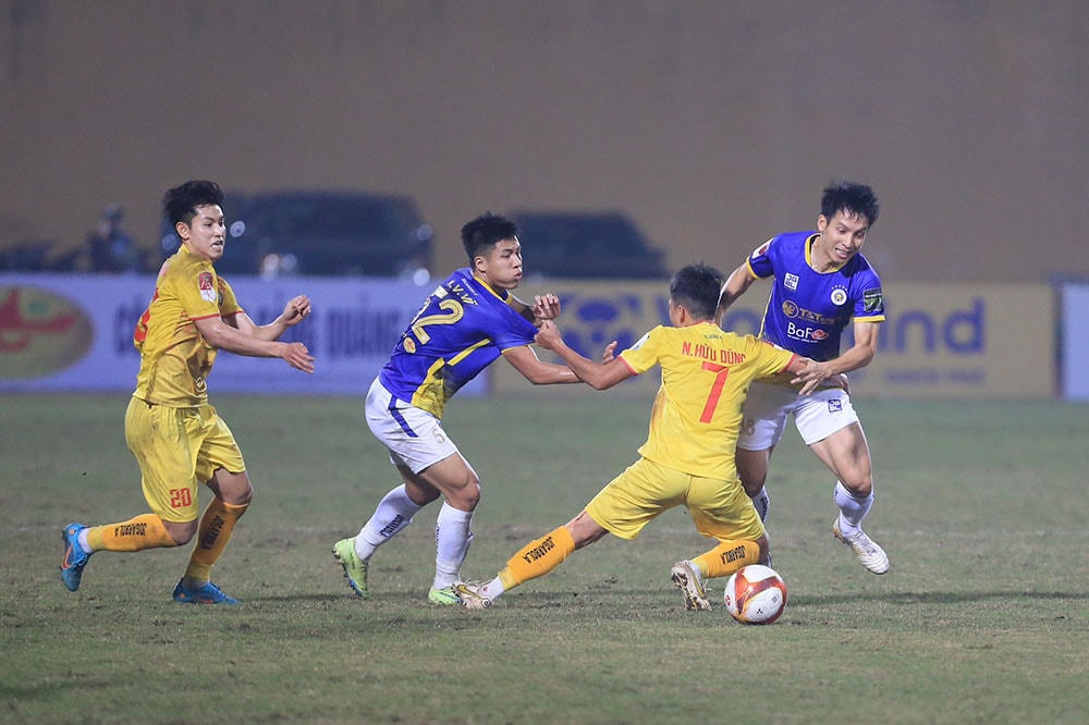 V.League đang hấp dẫn đã phải tạm nghỉ hơn 1 tháng.