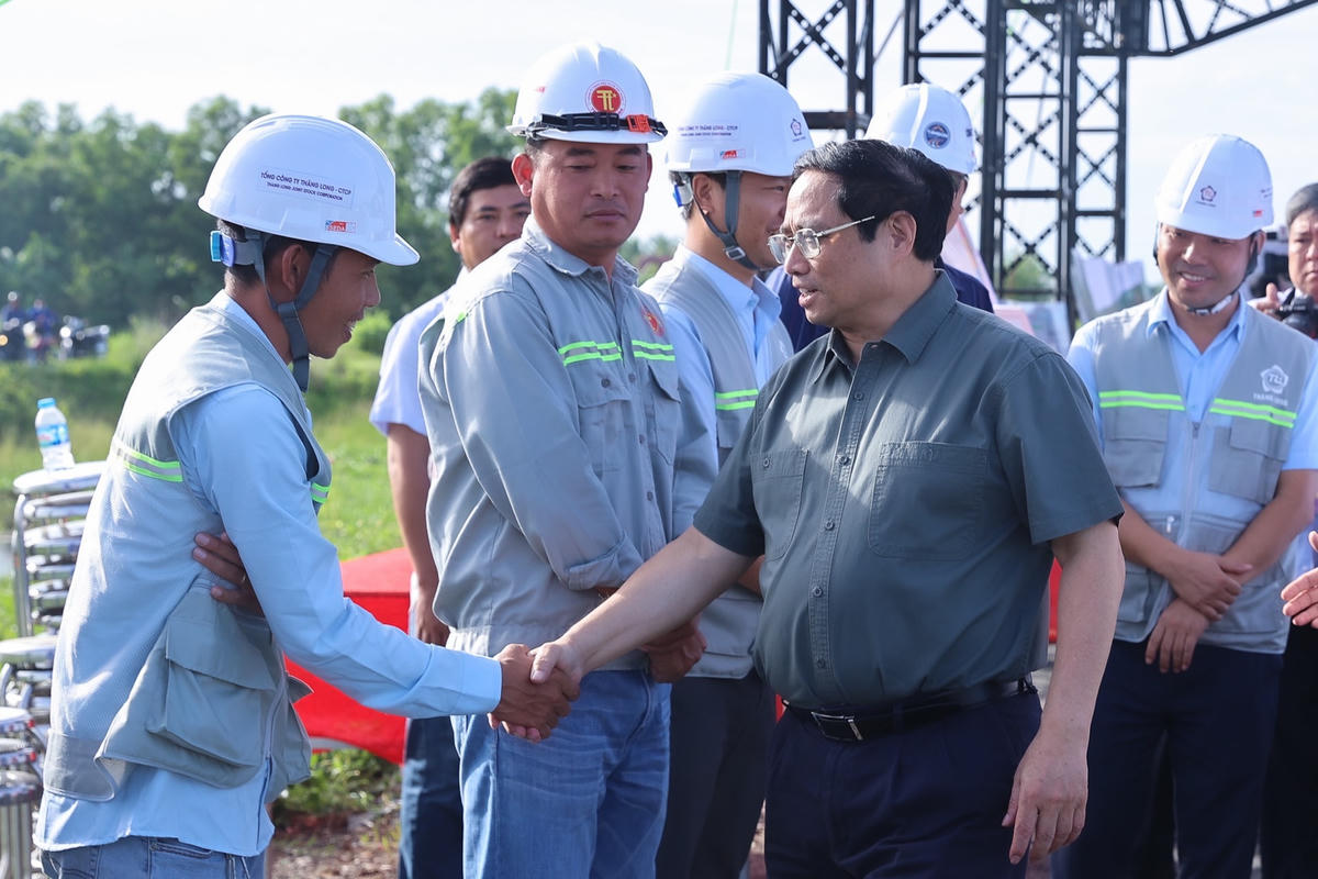 Thủ tướng Phạm Minh Chính làm việc tại tỉnh Long An.