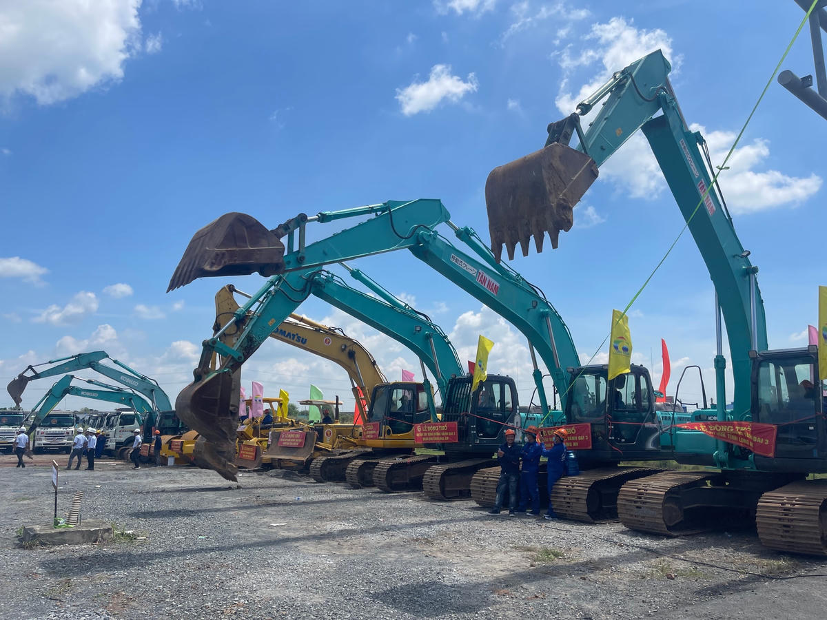 Các nhà thầu cam kết thi công đúng tiến độ, đảm bảo chất lượng dự án.