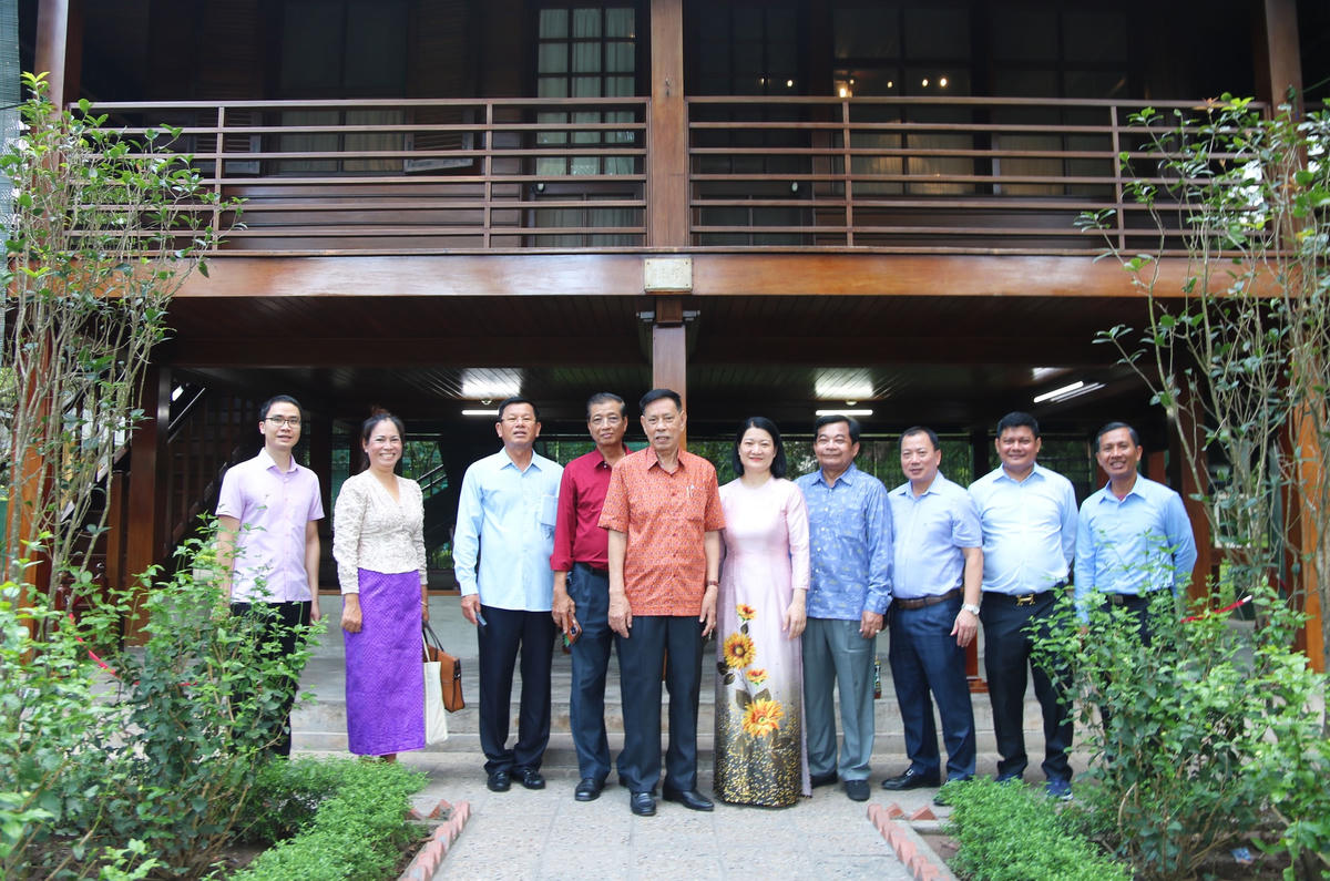 [Ảnh] Đoàn đại biểu Hội đồng Quốc gia Mặt trận Đoàn kết Phát triển Tổ quốc Campuchia thăm Khu di tích Chủ tịch Hồ Chí Minh 