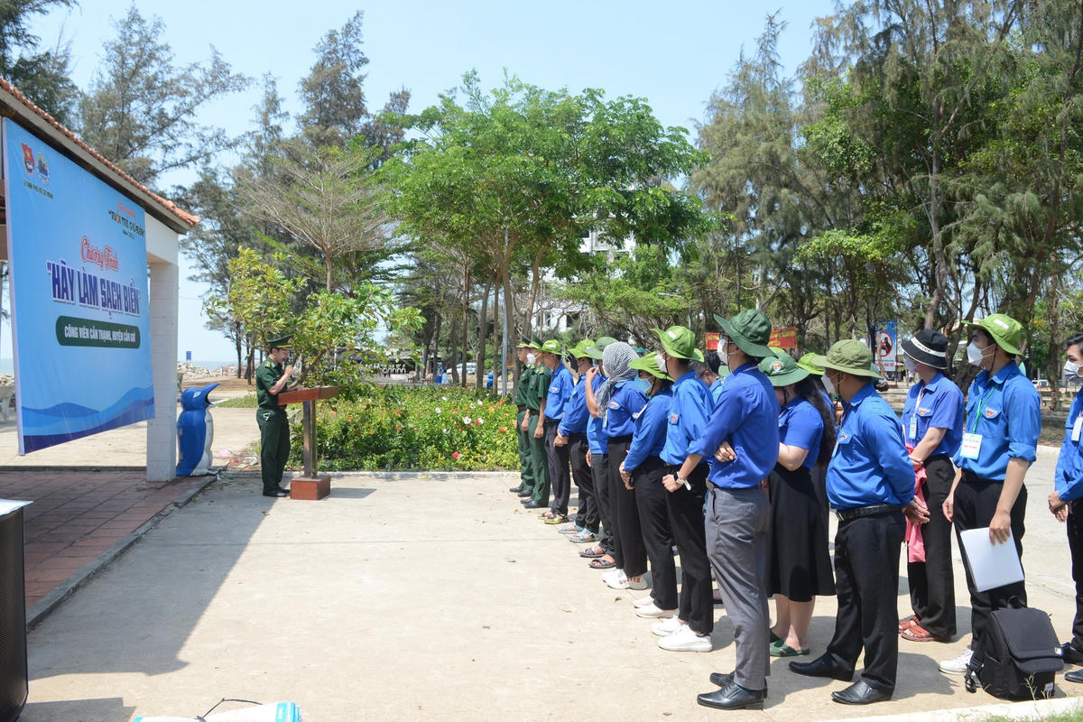 Lễ phát động chương trình "Hãy làm sạch biển" trong chuỗi hoạt động phối hợp giữa Bộ đội Biên phòng TP HCM và Thành đoàn TP HCM. (Ảnh: M.Linh)