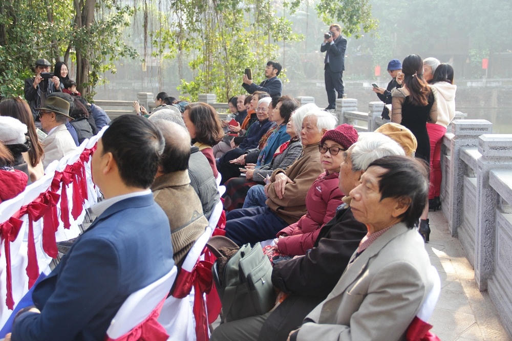 Thơ của Nguyễn Thị Hồng nhận được sự quan tâm đặc biệt của những độc giả và bạn bè trong giới văn chương.