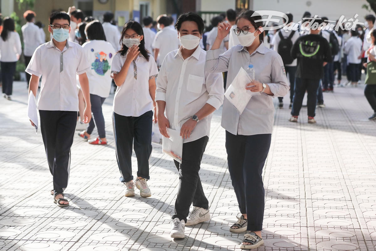 Kỳ thi có tỷ lệ chọi cao hơn năm ngoái nên hầu hết thí sinh đều có tâm trạng lo lắng, hồi hộp.