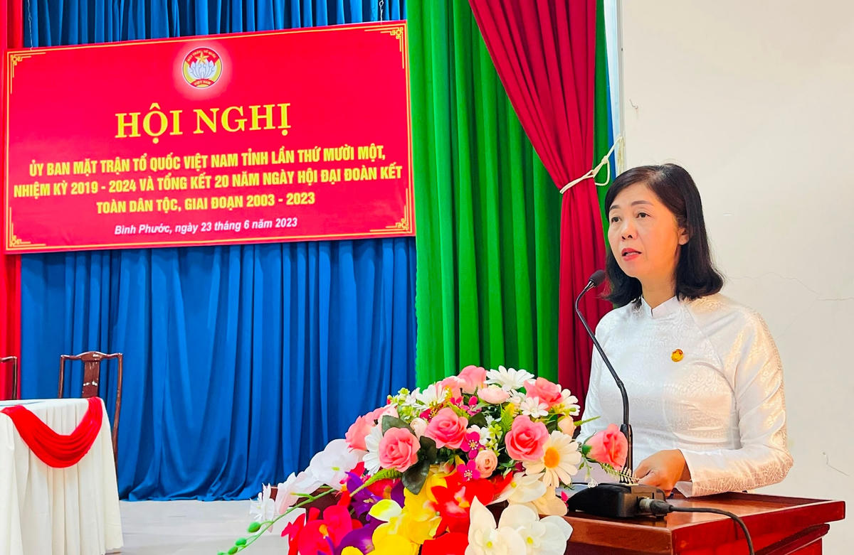 Đại biểu tham luận tại hội nghị. 