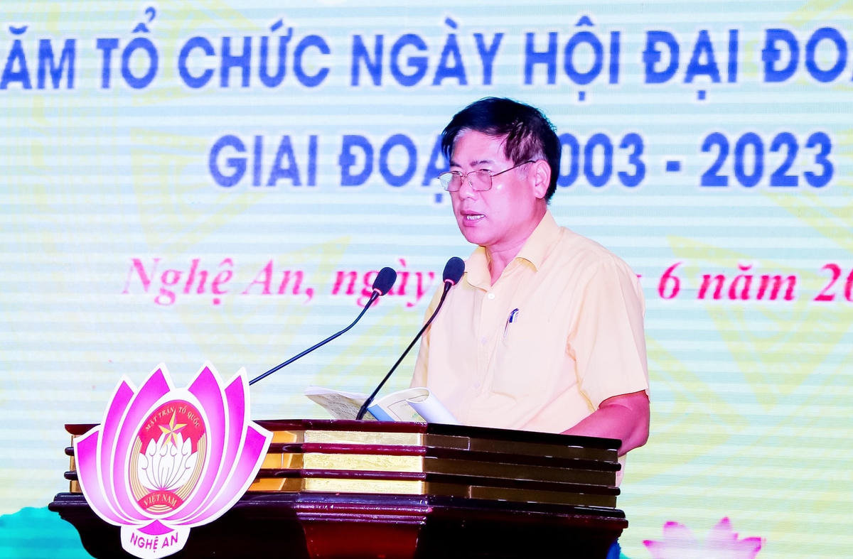Các đại biểu phát biểu tham luận tại Hội nghị.