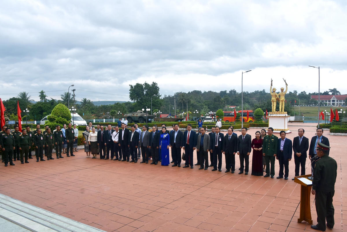 Phó Chủ tịch – Tổng Thư ký Lê Tiến Châu cùng Đoàn đại biểu Cấp cao UBTƯ MTTQ Việt Nam thăm Bảo tàng Liên minh chiến đấu Lào - Việt Nam.
