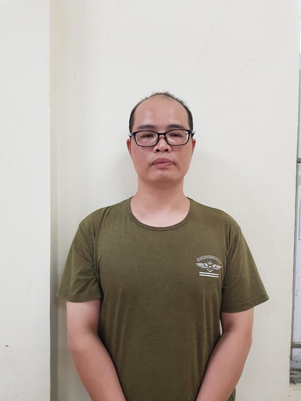 Đối tượng Li Tei Qiang bị bắt giữ, bàn giao cho Công an Trung Quốc sau thời gian dài trốn truy nã.