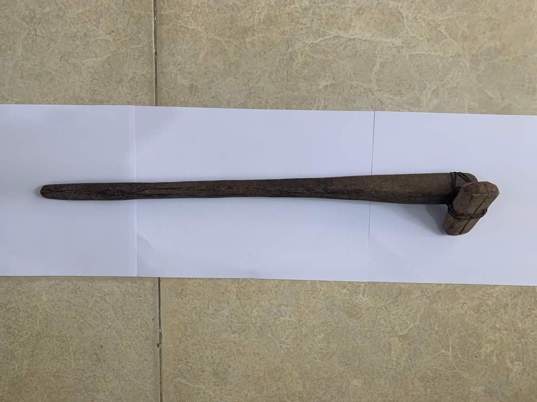 Then cửa gỗ bị thu giữ. Ảnh: Nguyễn Chung