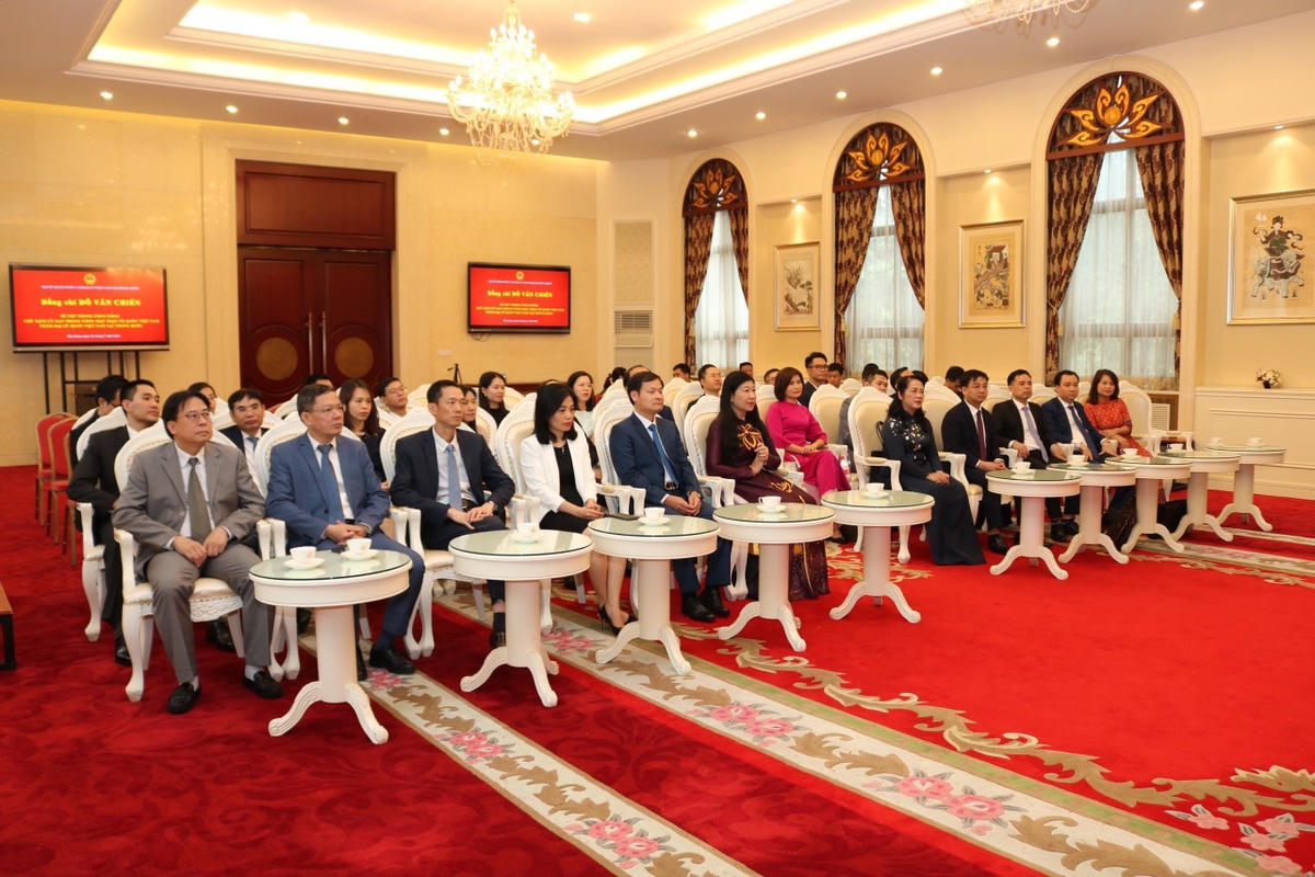 Chủ tịch UBTƯ MTTQ Việt Nam Đỗ Văn Chiến hội kiến Chủ tịch Quốc hội Trung Quốc Triệu Lạc Tế