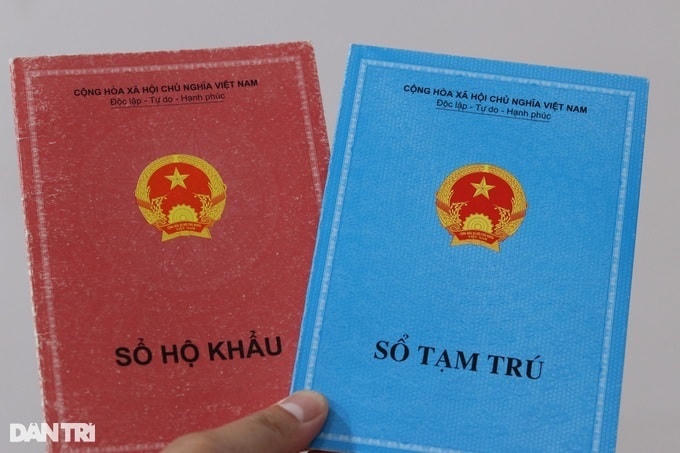 Từ 1/1/2023, sổ hộ khẩu, sổ tạm trú sẽ không còn giá trị sử dụng (Ảnh: Nguyễn Dương). Nguồn: Dân Trí.