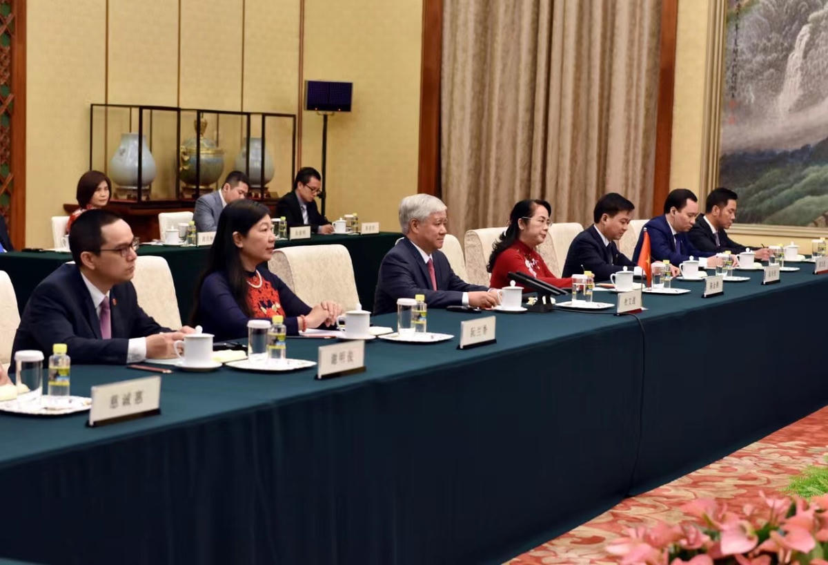 Đồng chí Đỗ Văn Chiến, Bí thư Trung ương Đảng, Chủ tịch Ủy ban Trung ương MTTQ Việt Nam và thành viên đoàn công tác tại cuộc Hội kiến.