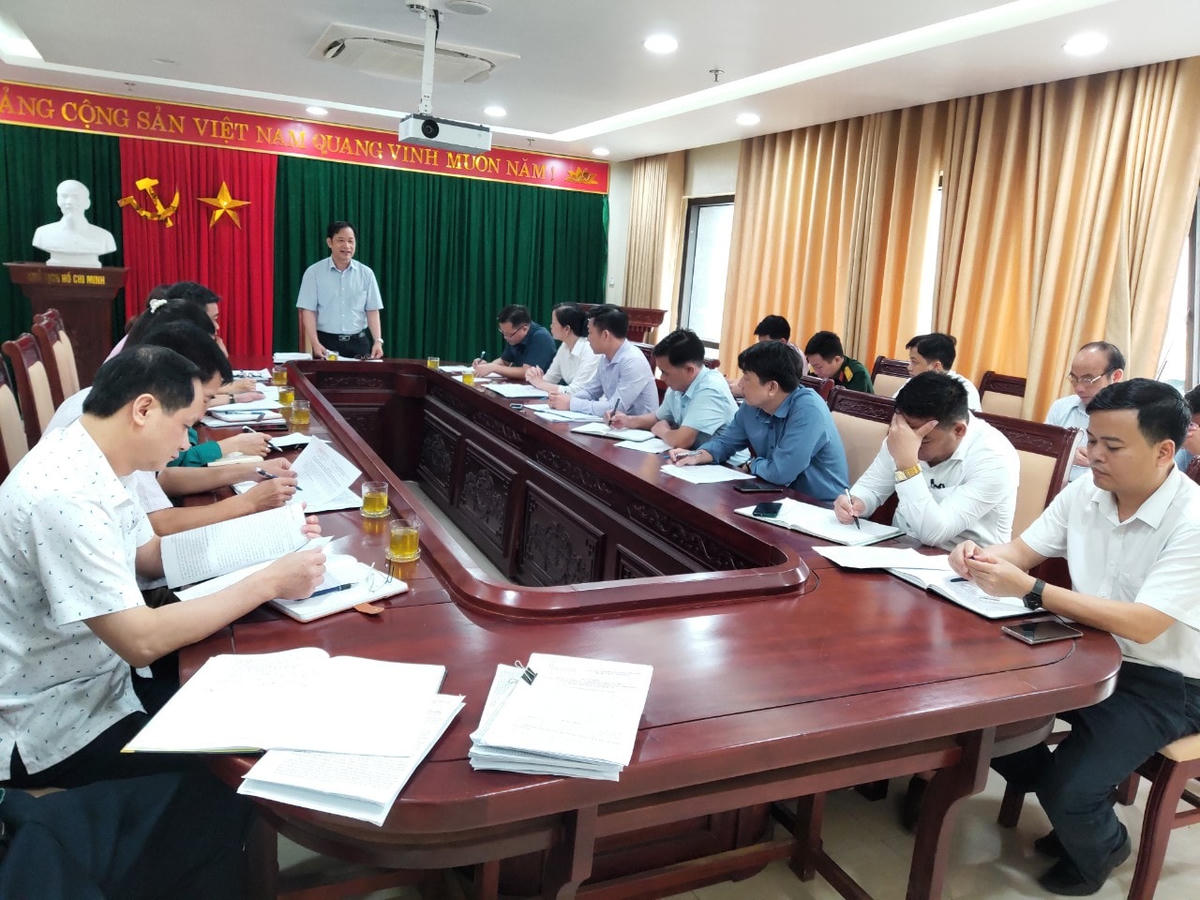 Quang cảnh buổi giám sát thực hiện chính sách cho người lao động.