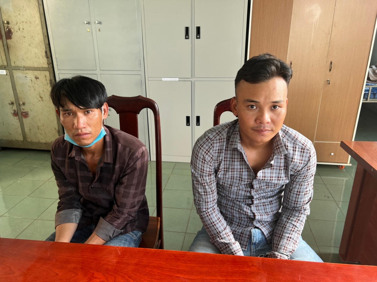 Hai đối tượng trộm xe máy tại cơ quan Công an.