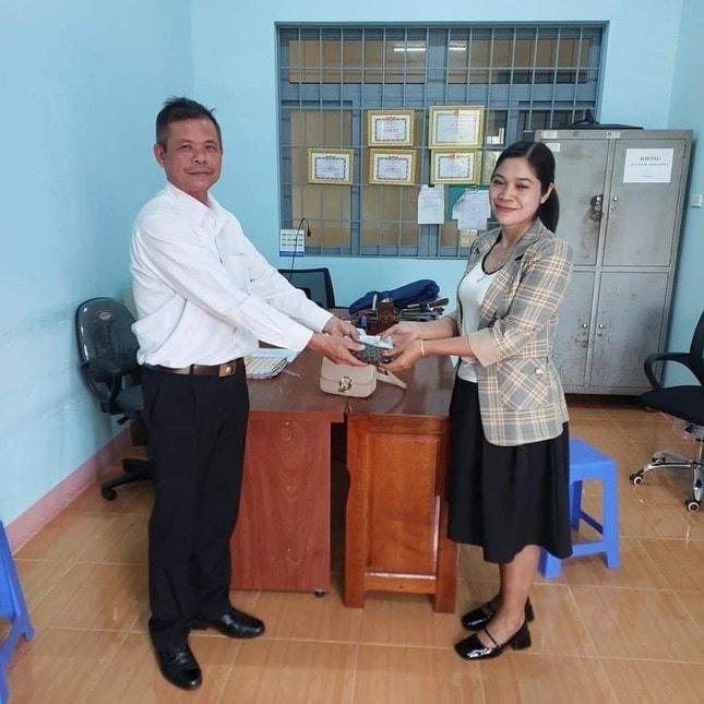 Trao lại toàn bộ tài sản cho người dân đánh rơi.