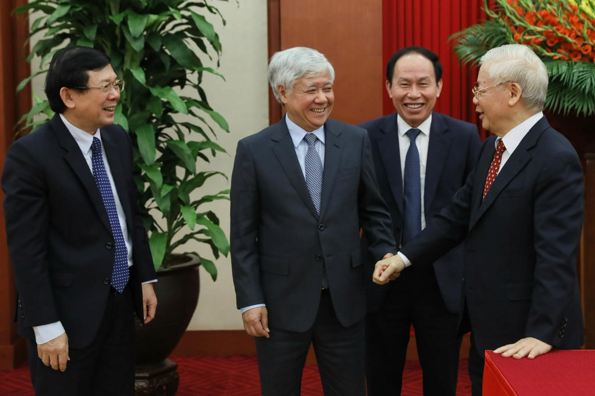 Tổng Bí thư Nguyễn Phú Trọng và các vị trong Ban Thường trực UBTƯ MTTQ Việt Nam.