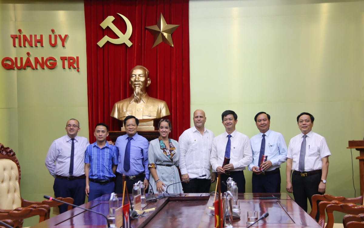 Đoàn đại biểu cấp cao Ủy ban Bảo vệ Cách mạng Cuba chào xã giao lãnh đạo tỉnh Quảng Trị