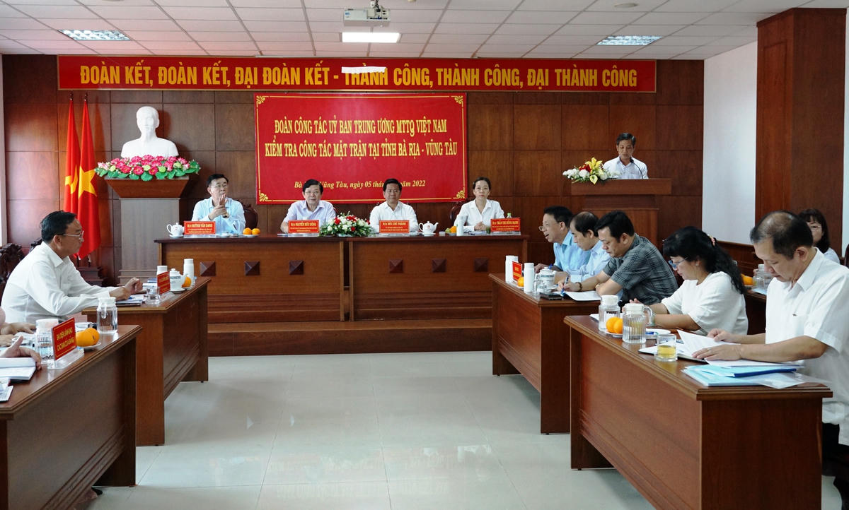 Đoàn công tác UBTƯ MTTQ Việt Nam do Phó Chủ tịch Nguyễn Hữu Dũng dẫn đầu đã kiểm tra công tác Mặt trận năm 2022 tại tỉnh Bà Rịa- Vũng Tàu. Ảnh: Mạnh Thìn.