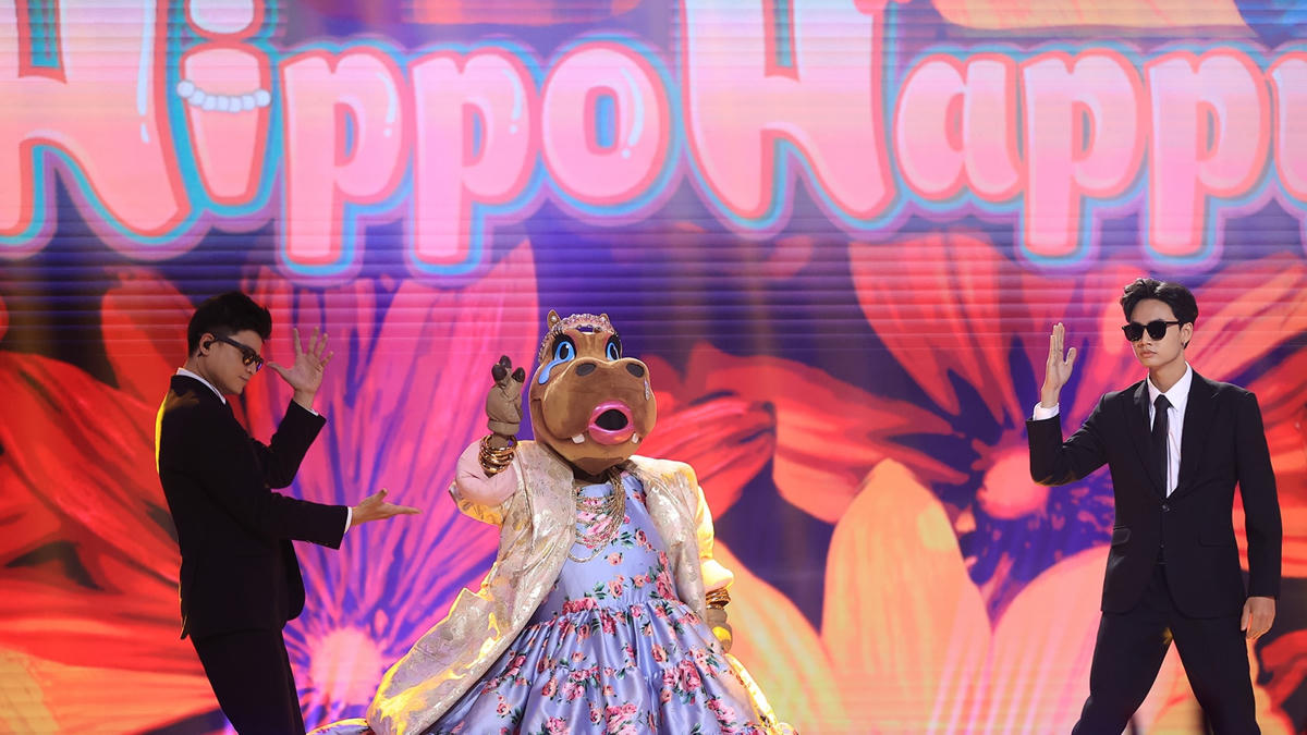 HippoHappy trình diễn tại "Ca sĩ mặt nạ" tập 11.