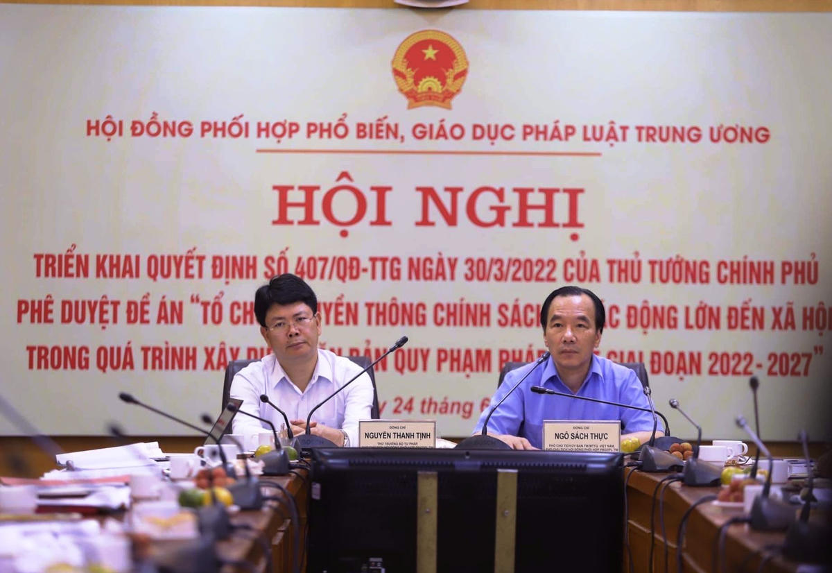 Chủ trì Hội nghị.