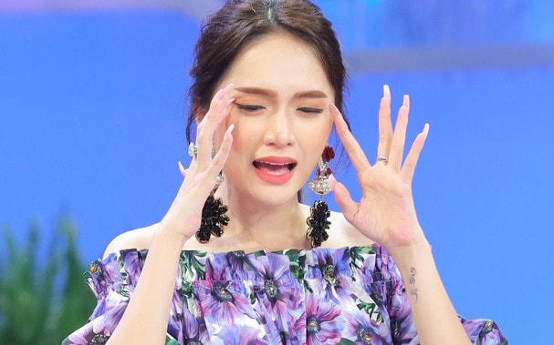 Hương Giang bị anti-fans kêu gọi tẩy chay.