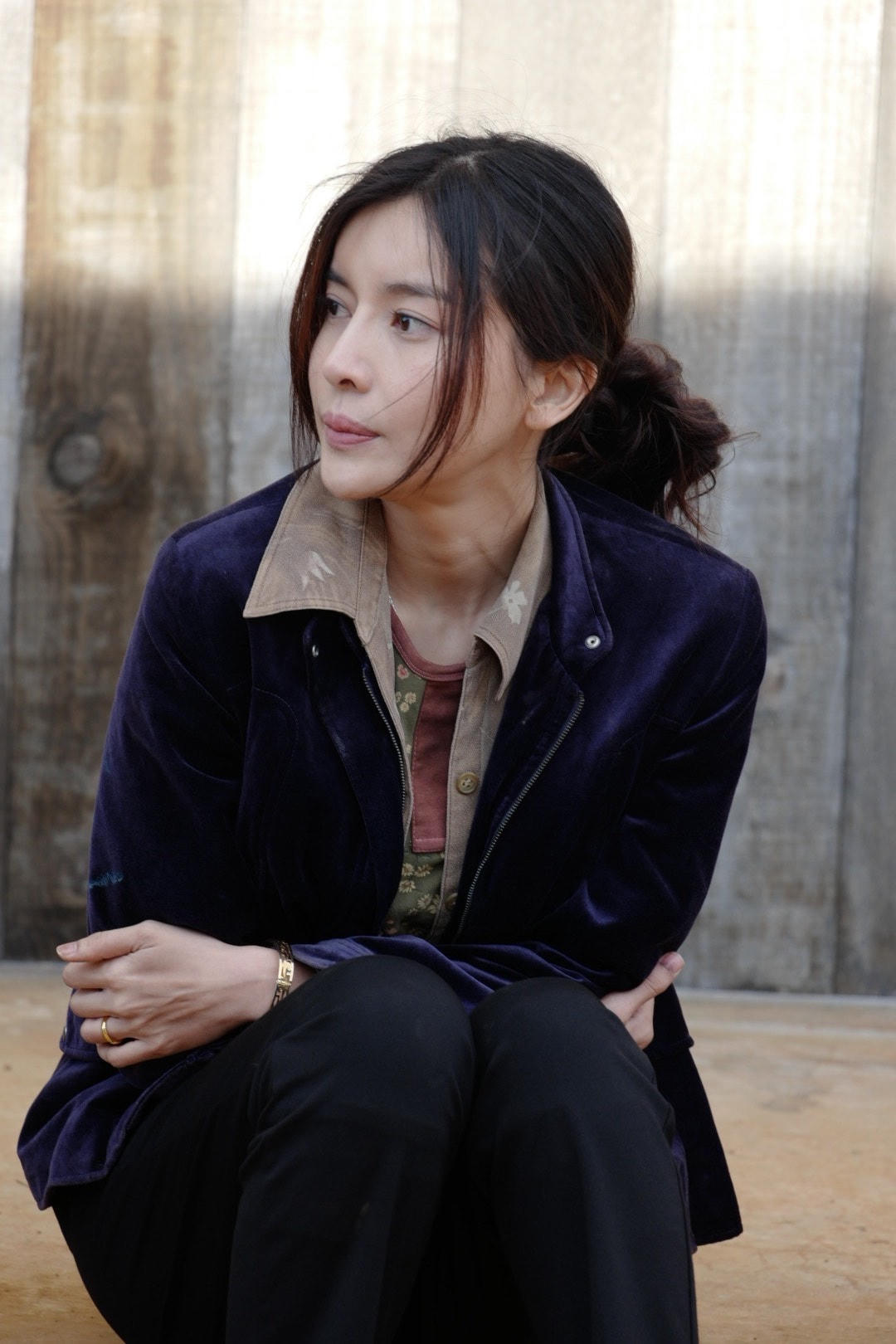 CaoThái Hà trong hậu trường phim "Trại hoa đỏ". Ảnh: NVCC.