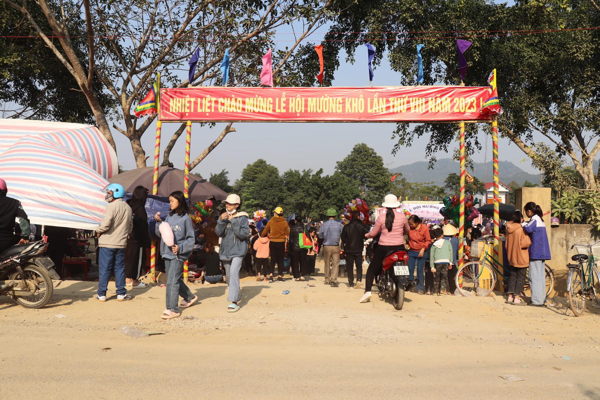 Tham gia Lễ hội Mường Khô, người dân và du khách như được nghe vọng tiếng của người xưa trong núi đá bên thượng nguồn sông Mã, tiếng vó ngựa phi, tiếng bước chân của nghĩa quân và tiếng hò reo thắng trận của binh Mường.