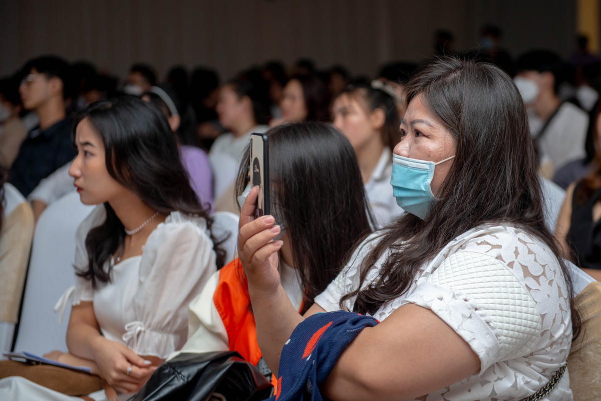 Những khán giả của chương trình “Tháng năm của mẹ”.