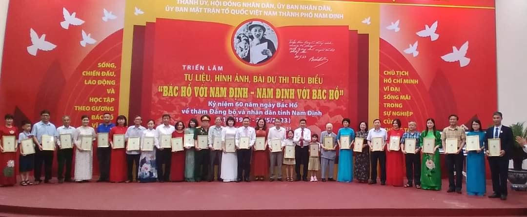 TP Nam Định trao thưởng cho các tác giả có bài dự thi tiêu biểu Cuộc thi viết "Nam Định với Bác Hồ, Bác Hồ Với Nam Định"; khai mạc triển lãm trưng bày các tư liệu, hình ảnh; các bài dự thi tiêu biểu chào mừng kỷ niệm 60 năm Bác Hồ về thăm Nam Định.