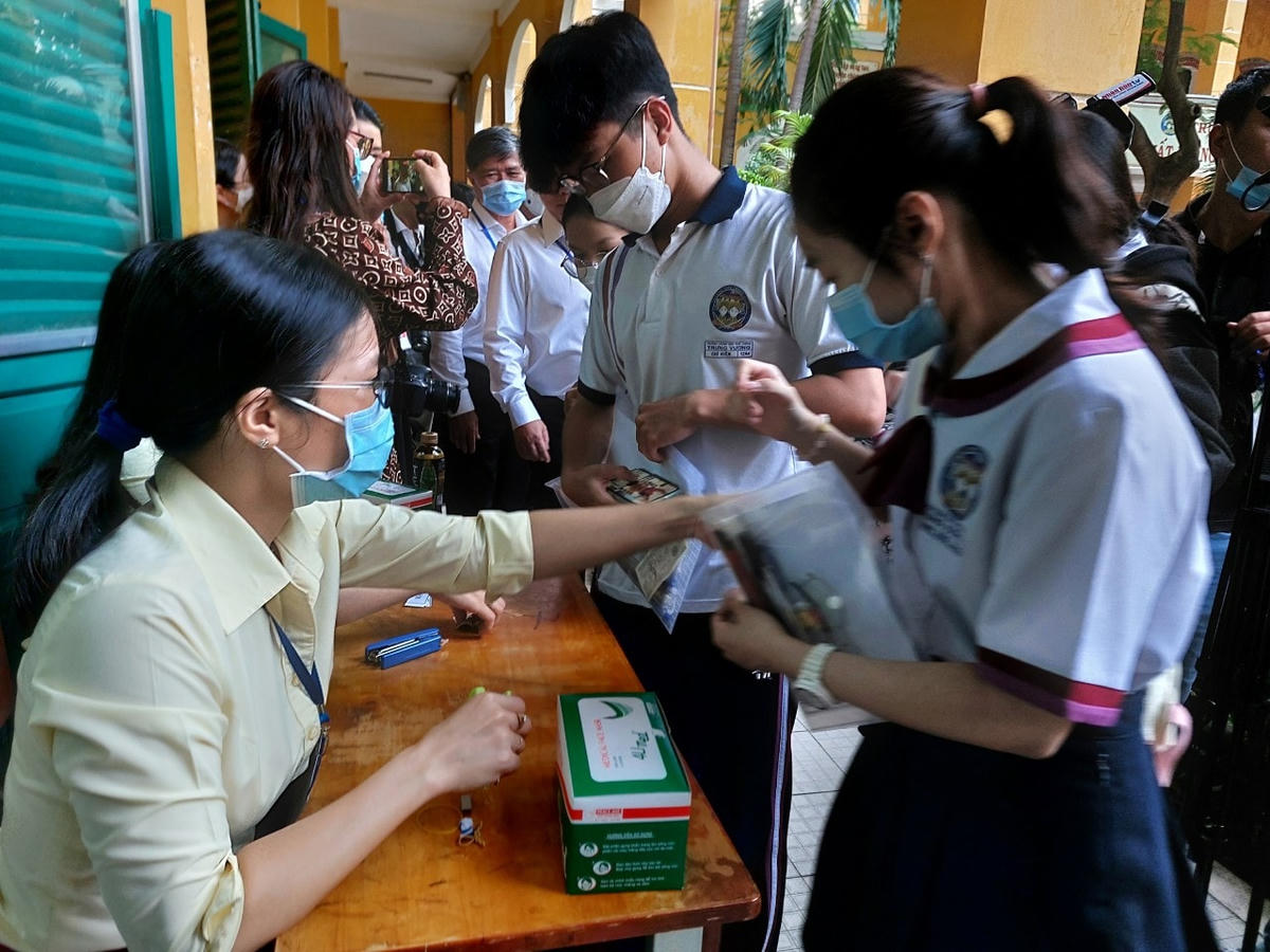 Thí sinh tham dự kỳ thi tốt nghiệp ở TP HCM.