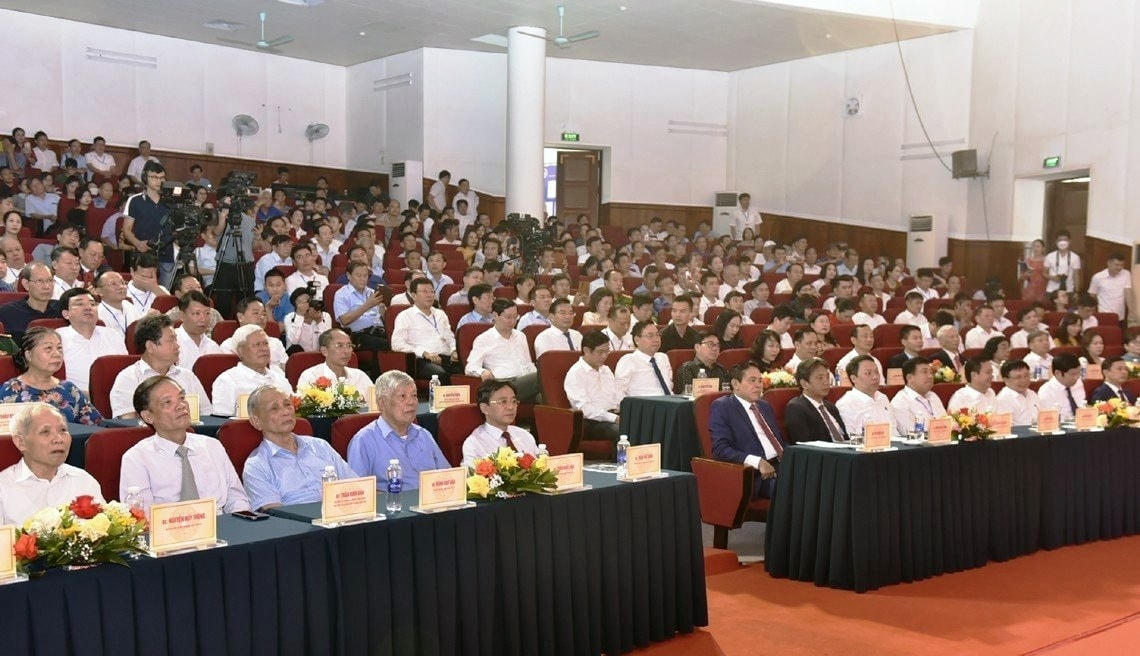 Đại biểu dự buổi lễ.