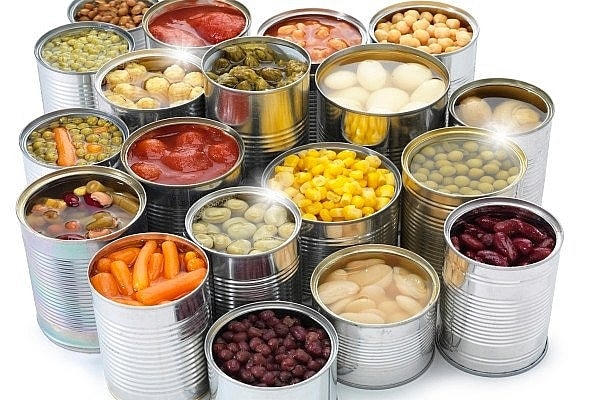 Tuyệt đối không dùng đồ hộp bị phồng, biến dạng để tránh ngộ độc Botulinum.  
