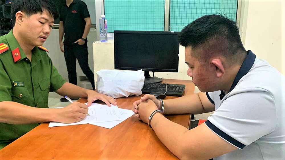 Đối tượng Nguyễn Hồng Thạch, kẻ cầm đầu đường dây lừa đảo hơn 600 nạn nhân tại TPHCM đã bị công an bắt giữ. Ảnh: CACC.