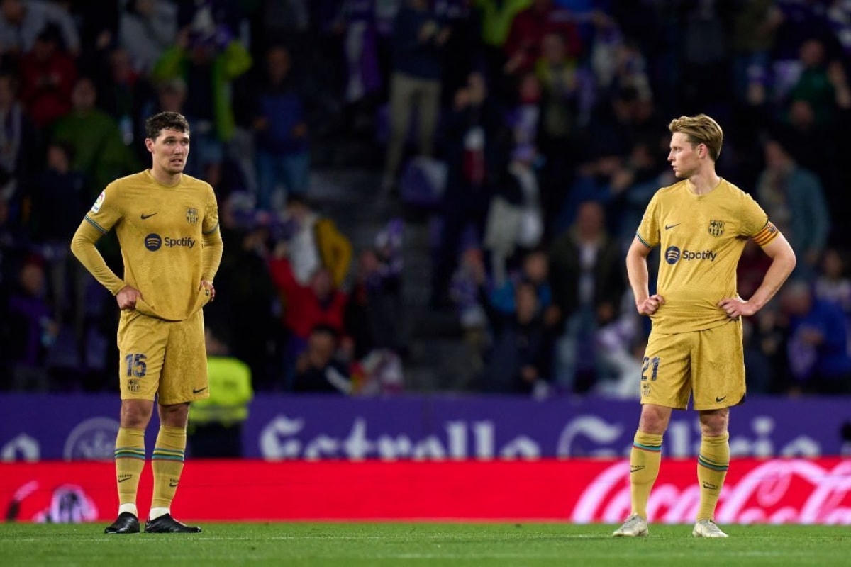 Barcelona đã thua cả Real Sociedad (1-2) lẫn Real Valadolid (1-3). Ảnh: Getty.