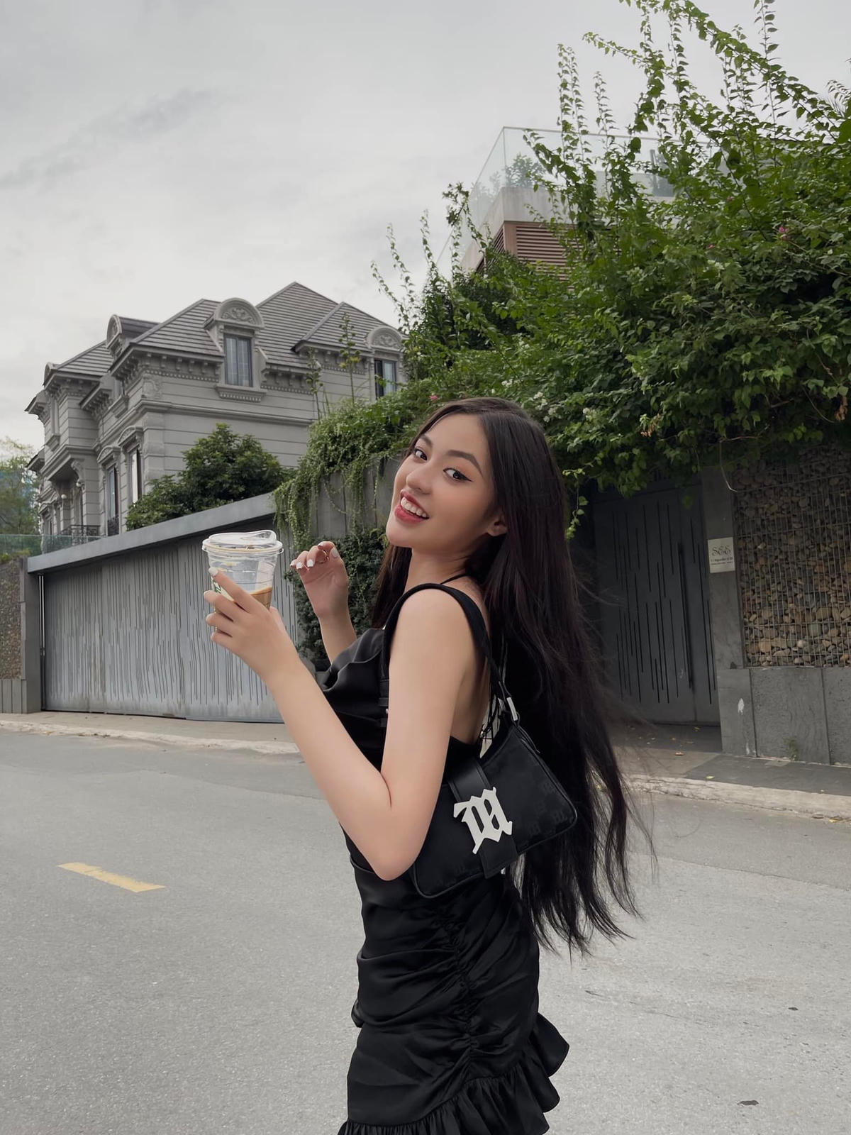 Trần Thanh Tâm lấn sân Showbiz bằng việc tham gia gameshow và thi hoa hậu. 