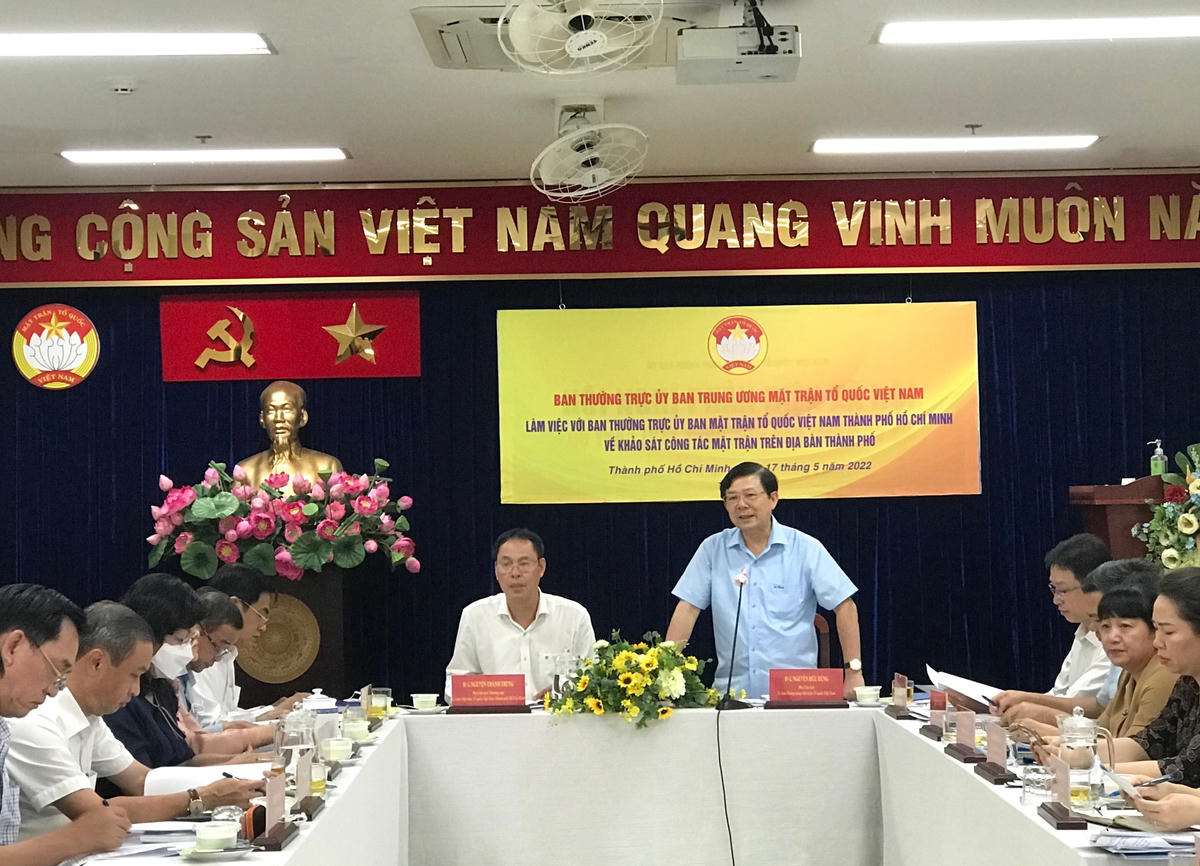 Phó Chủ tịch Nguyễn Hữu Dũng phát biểu tại buổi làm việc.