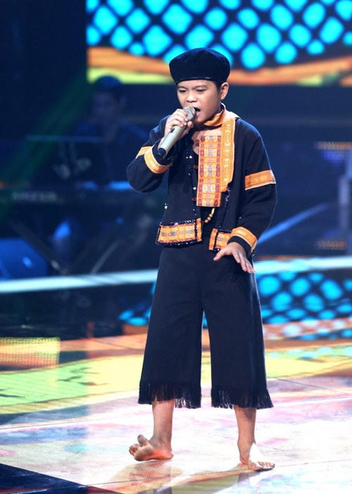 Quang Anh khi tham gia The Voice Kids (Giọng hát Việt nhí).