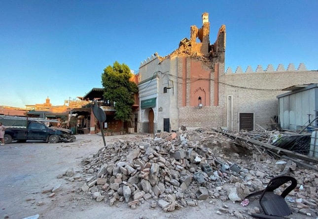 Một nhà thờ bị hư hại sau trận động đất ở Marrakech. Ảnh: Reuters.