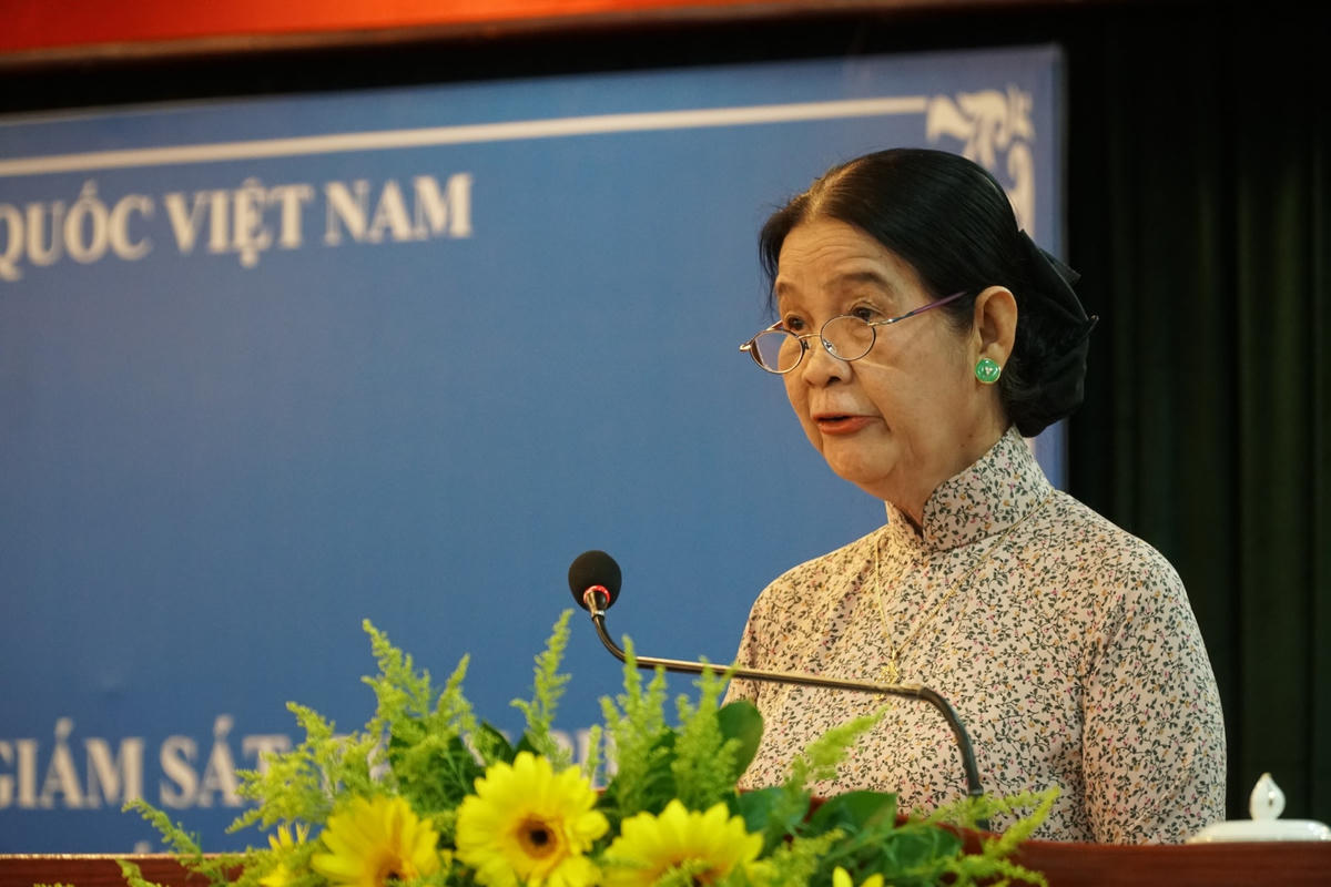 Luật sư Trương Thị Hòa, Đoàn Luật sư TP HCM phát biểu tham luận tại Hội thảo. Ảnh: Tam Nguyên.