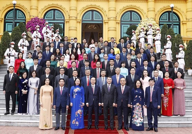 Chủ tịch nước Võ Văn Thưởng với lãnh đạo, cán bộ, công chức, viên chức, người lao động Văn phòng Chủ tịch nước. Ảnh: Thống Nhất/TTXVN.
