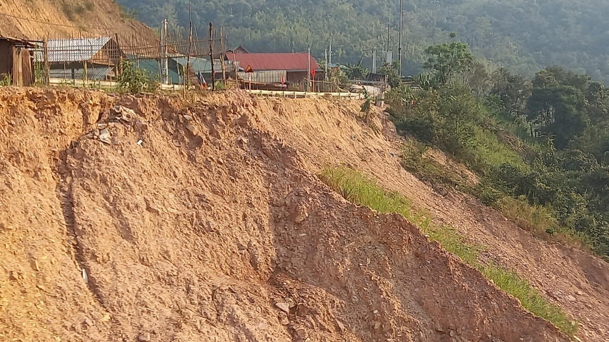 Nơi ở mới của người dân bị sạt lở đất, nhất là khi mưa lớn kéo dài.