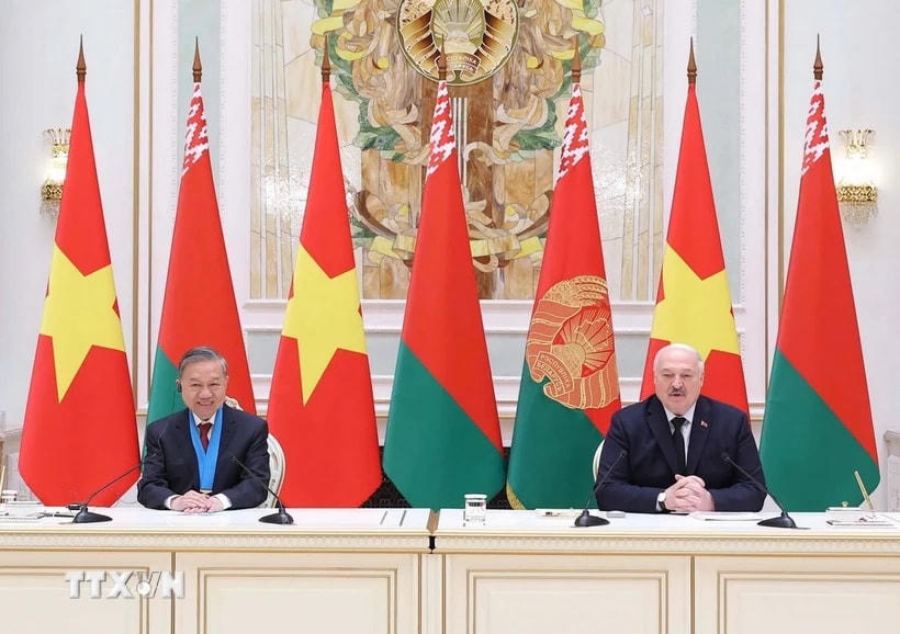 Tổng Bí thư Tô Lâm và Tổng thống Belarus Aleksandr Lukashenko phát biểu với báo chí. (Ảnh: Thống Nhất/TTXVN)