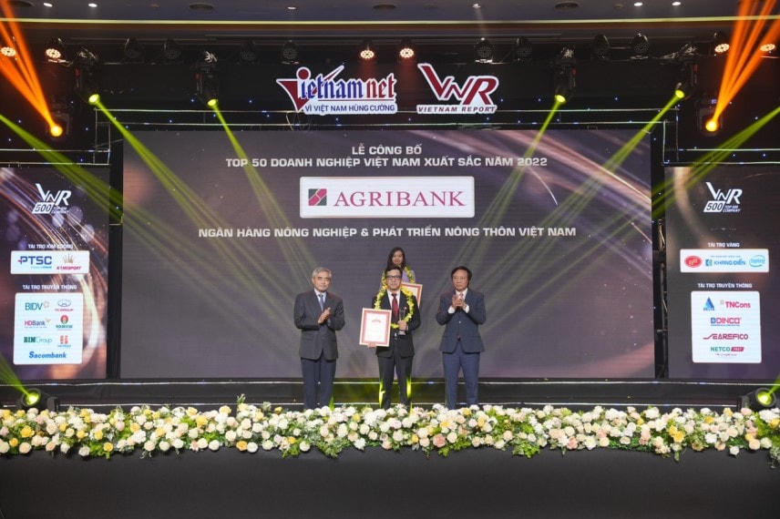 Agribank cũng xuất sắc đứng trong TOP 50 doanh nghiệp Việt Nam xuất sắc nhất 2022
