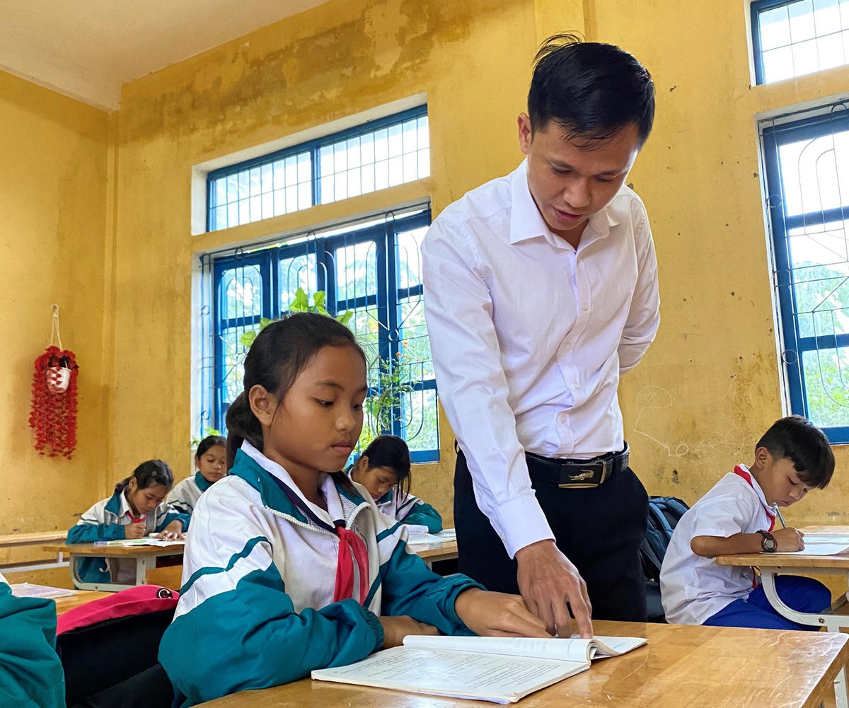 Thầy giáo Võ Nguyên Tuấn đã có 17 năm công tác tại trường TH và THCS Ba Tầng.