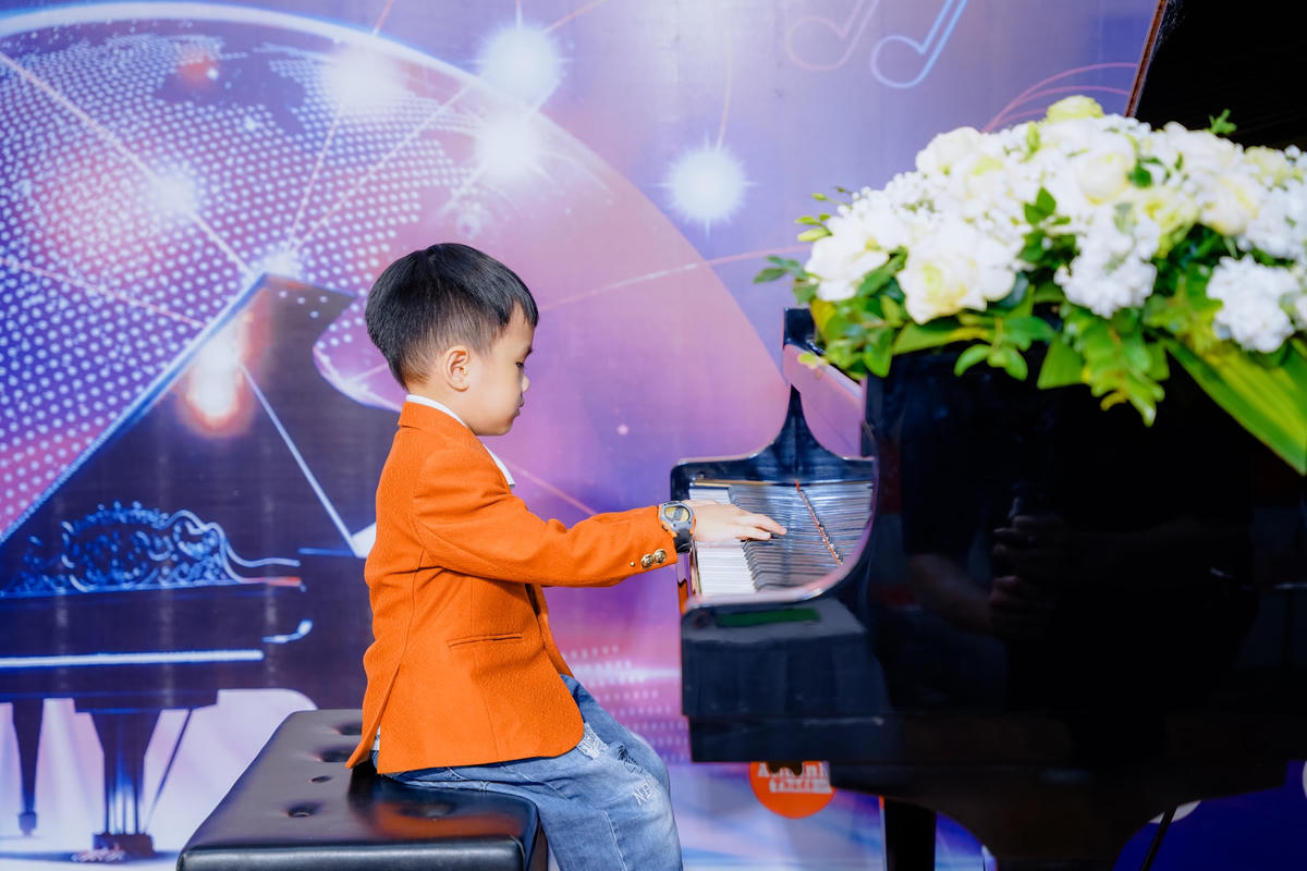 Vòng Chung kết và Gala trao giải được tổ chức tại Phòng hòa nhạc - Học viện Âm nhạc Quốc gia Việt Nam vào ngày 24/3.