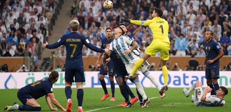Lloris lập kỷ lục mới về số lần khoác áo đội tuyển Pháp sau trận chung kết đêm qua: 145 lần ra sân (Ảnh: Getty).