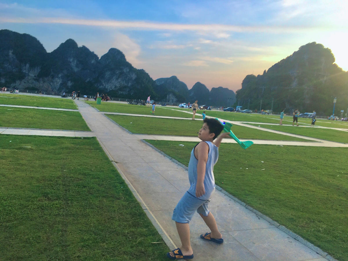 Nhiều trò chơi hấp dẫn giúp các em rèn luyện sức khỏe và cải thiện tinh thần tốt hơn.